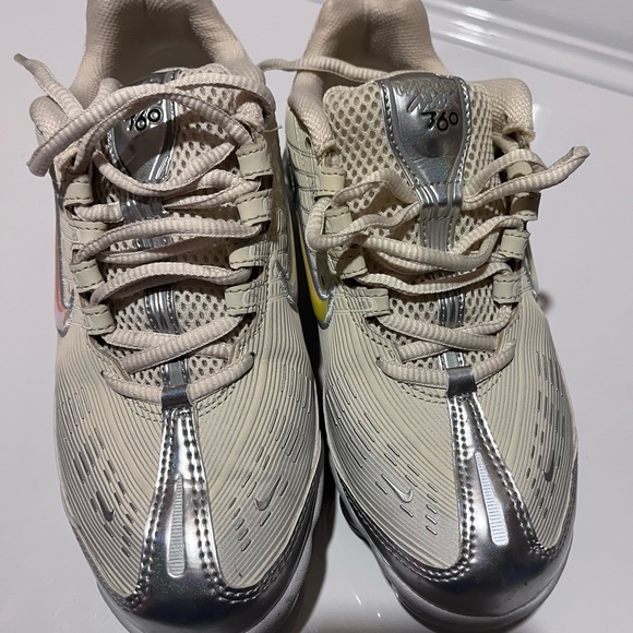 Women’s Nike Beige Vapormax - Picture 4 of 5